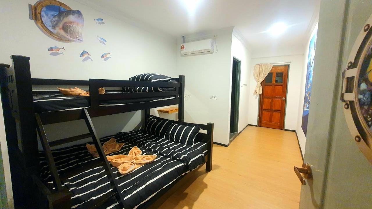 The Ship Guesthouse Room Semporna Exterior foto